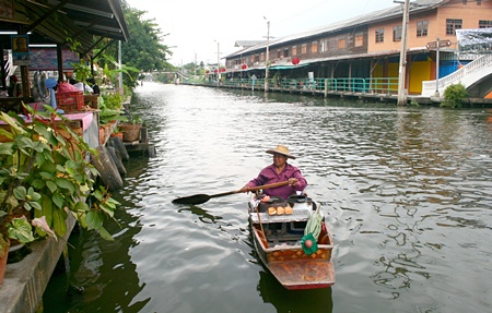 Talad Khlong Ratcha Montri, Bangkok hidden gems market