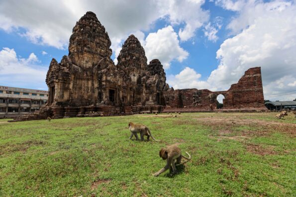 phra prang sam yot